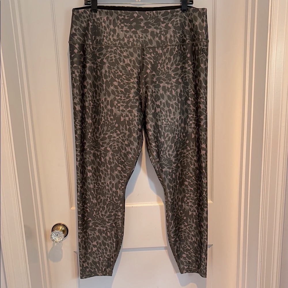 Good American size 6 Ferocious leopard / camo print leggings